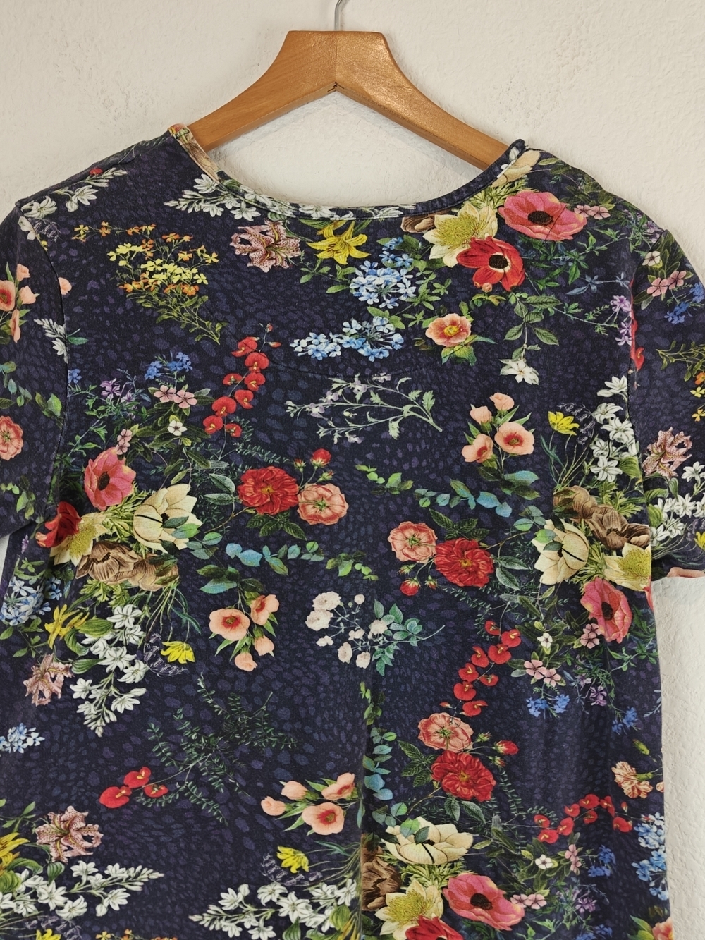 Johnny Was Calmé Floral Tee 🌸 Boho Luxe Stretch Top Navy Multicolor Size Small - Picture 10 of 12